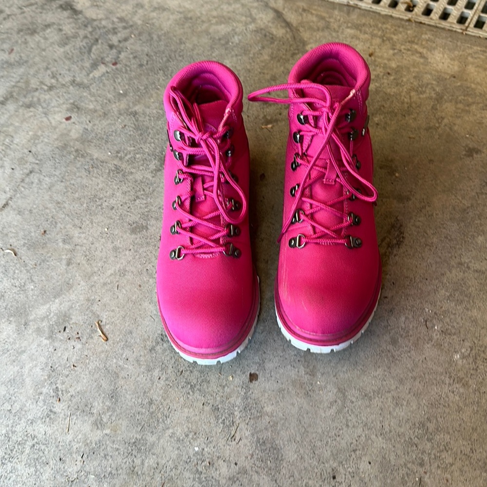 Pink boots brand lugz